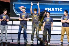 Uzi入选英雄联盟名人堂与无畏契约电竞假赛风波：透视电竞运动的两极挑战